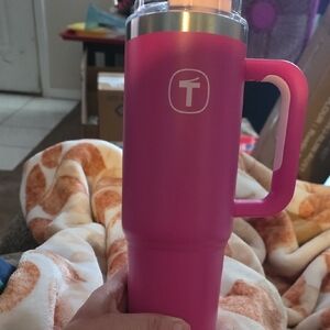 Pink Tupperware Tumbler with Lid and Straw - Brand New Never Used. 37oz
